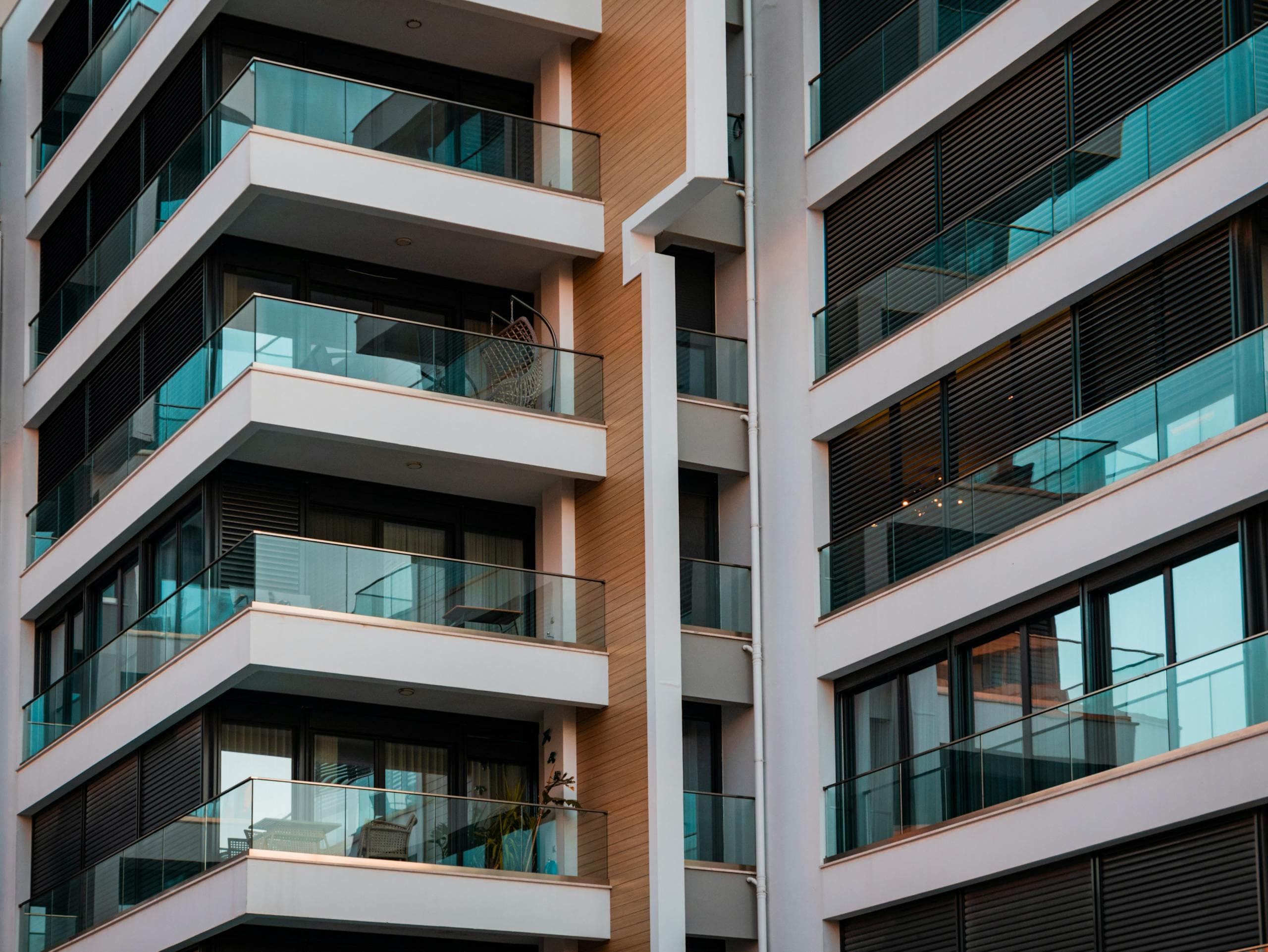 Programme immobilier neuf Lyon — résidence VEFA contemporaine, balcons filants livraison 2026